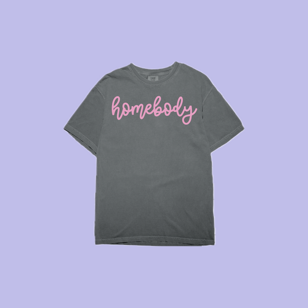 Homebody Graphic TEE | Daisie & Co.