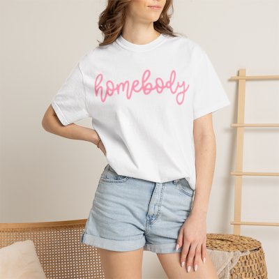 Homebody Graphic TEE | Daisie & Co.
